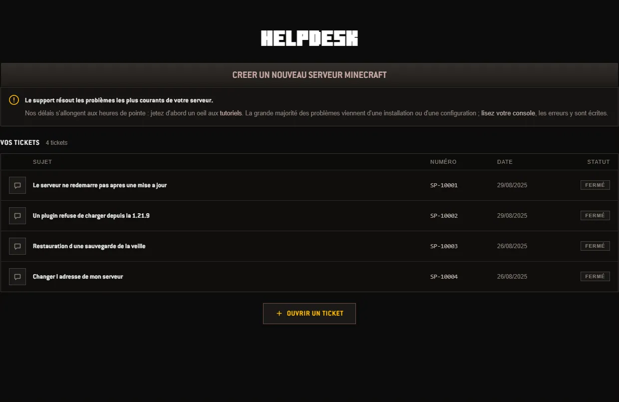 La pantalla Helpdesk del panel Minecraft illimity: el recordatorio de leer la consola en la parte superior de la página, la lista de tickets con su asunto, su número, su fecha y su estado, y el botón ABRIR UN TICKET bajo la lista.